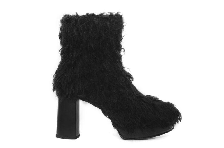 BOTA-TOY-NOIR-POR-SYLVIE-GERONIMI_foto02-scaled-1